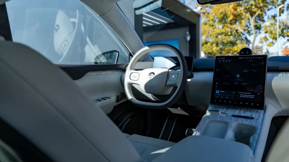 Elettronauti - Nio Et7 Et7 Standard Range AWD - dettaglio