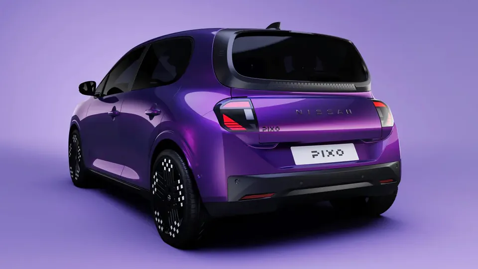 Elettronauti - Nissan Pixo viola vista di tre quarti posteriore