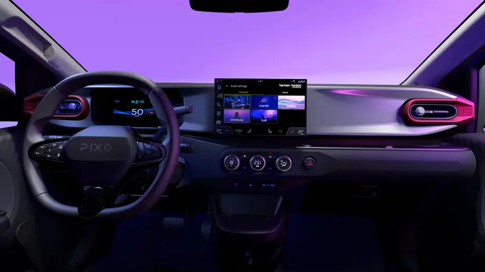 Elettronauti - Plancia della Nissan Pixo con volante e display centrale