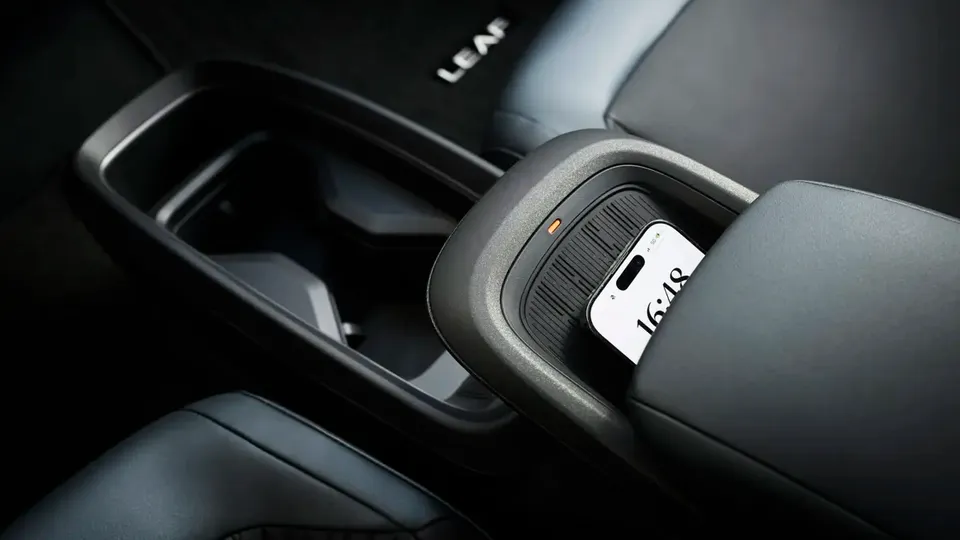 Elettronauti - Nissan Leaf Extended Range - Blu - Esterno - Vista anteriore a tre quarti