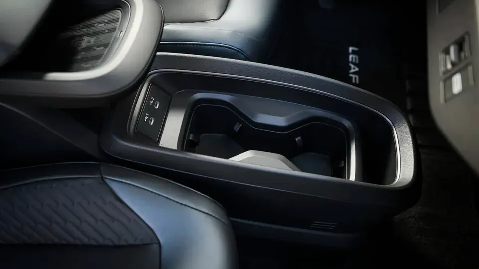 Elettronauti - Nissan Leaf Extended Range - Grigio - Esterno - Vista anteriore a tre quarti