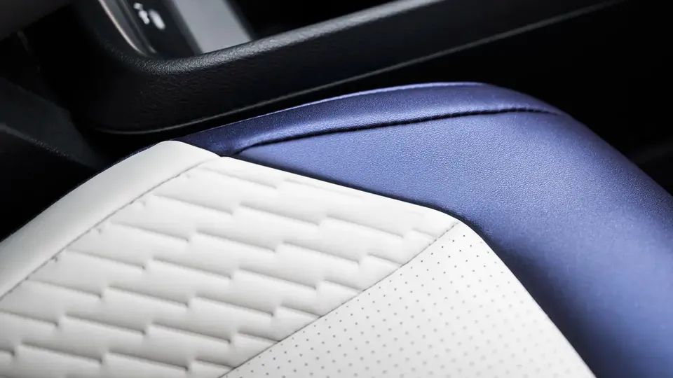 Elettronauti - Nissan Leaf Extended Range - Bianco - Esterno - Vista anteriore a tre quarti