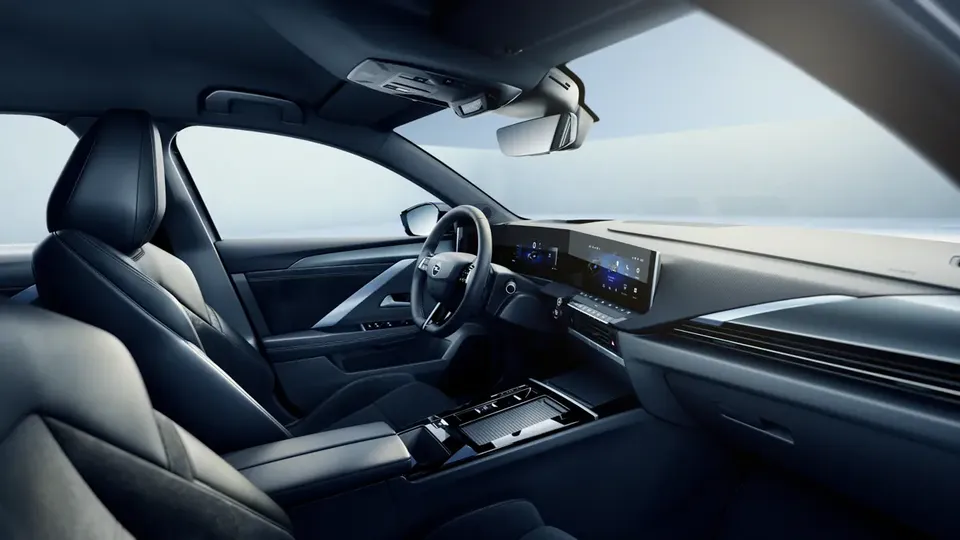 Elettronauti - Opel Astra Electric 54kWh - Plancia - Vista della plancia