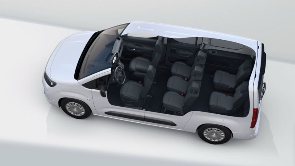 Elettronauti - Opel Combo Electric 50 kWh - Blu - Esterno - Vista anteriore a tre quarti