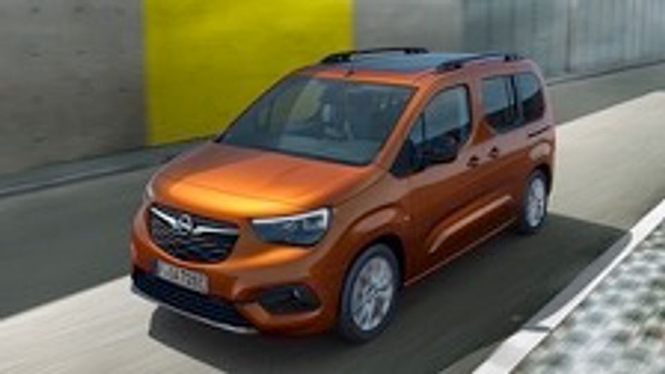 Elettronauti - Opel Combo Electric XL 50 kWh - Bianco - Esterno - Vista anteriore a tre quarti