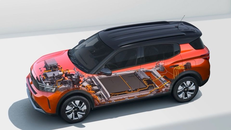 Elettronauti - Opel Frontera Electric 44 kWh - Arancione - Esterno - Vista anteriore a tre quarti