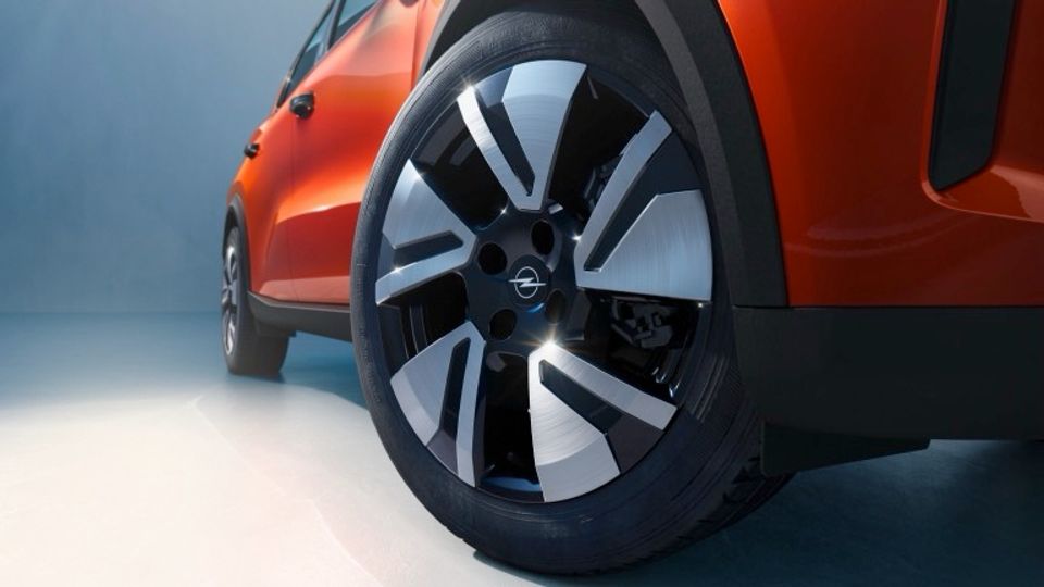Elettronauti - Opel Frontera Electric 44 kWh - Arancione - Esterno - Vista anteriore a tre quarti