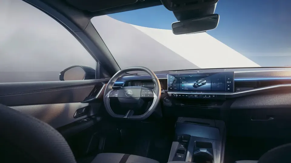 Elettronauti - Opel Grandland 73kWh AWD - Infotainment - Vista della plancia
