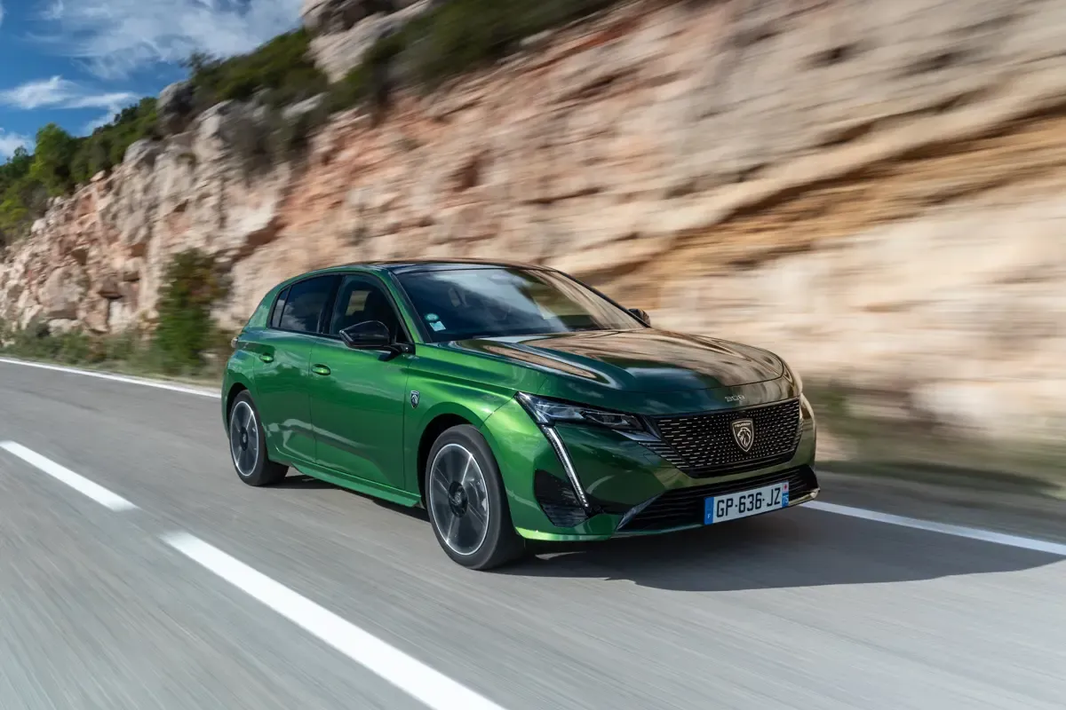 Elettronauti - Peugeot e-308 E-308 58kWh - esterno