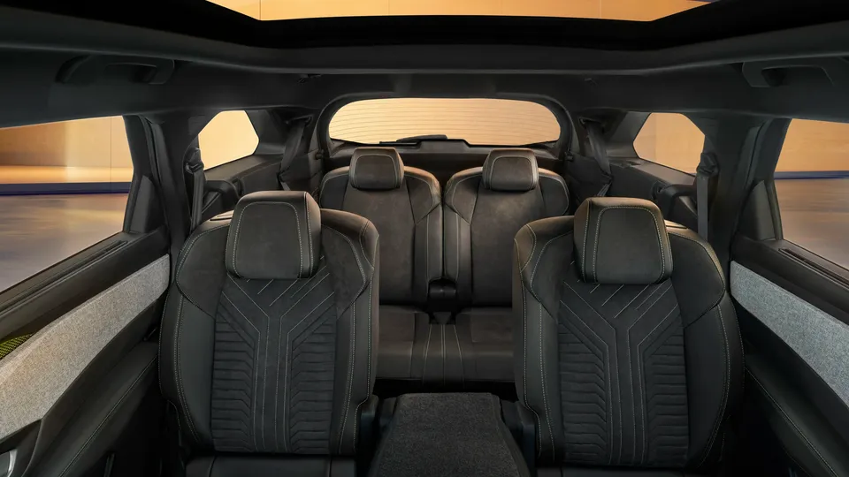 Elettronauti - Peugeot e-5008