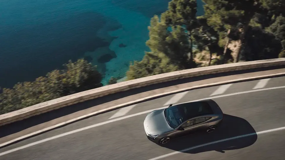 Elettronauti - Polestar 5 Dual Motor Performance - Bianco - Esterno - Vista anteriore a tre quarti