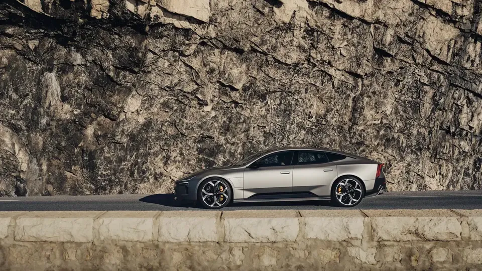 Elettronauti - Polestar 5 Dual Motor Performance - Bianco - Esterno - Vista anteriore a tre quarti