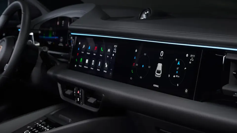 Elettronauti - Porsche Macan 4 - Plancia - Vista della plancia