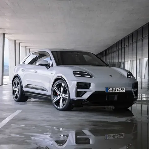 Elettronauti - Porsche Macan Turbo - Grigio - Esterno - Vista anteriore a tre quarti