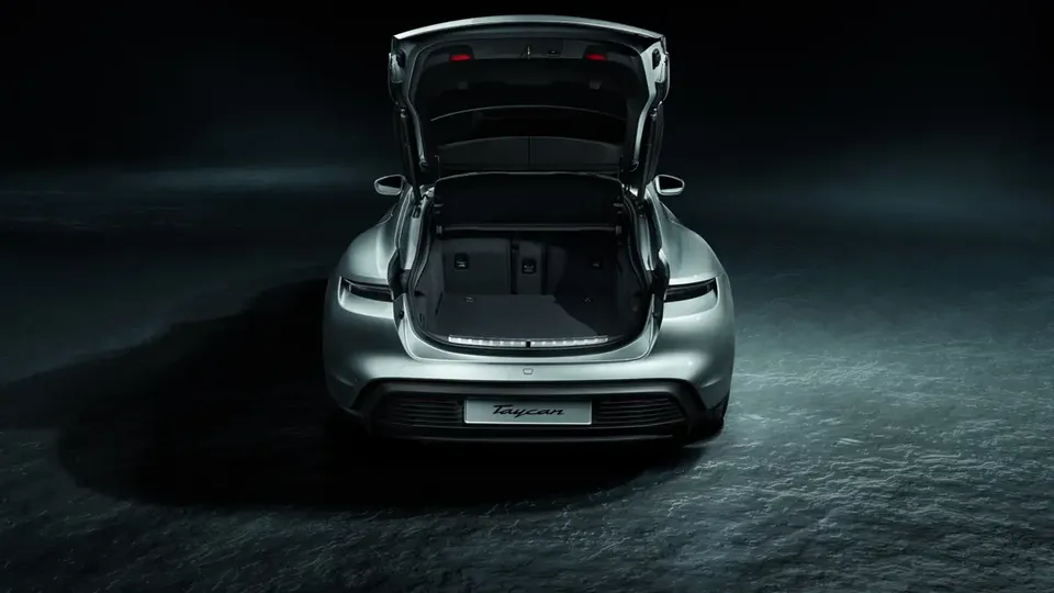 Elettronauti - Porsche Taycan 4S Sport Turismo - Vano di carico - Bagagliaio