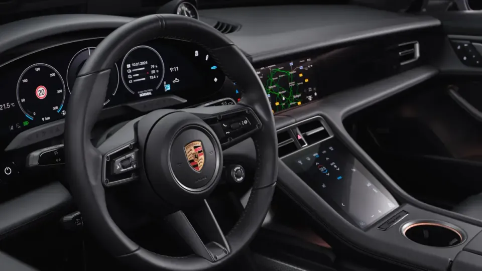 Elettronauti - Porsche Taycan 4S Sport Turismo - Infotainment - Vista della plancia
