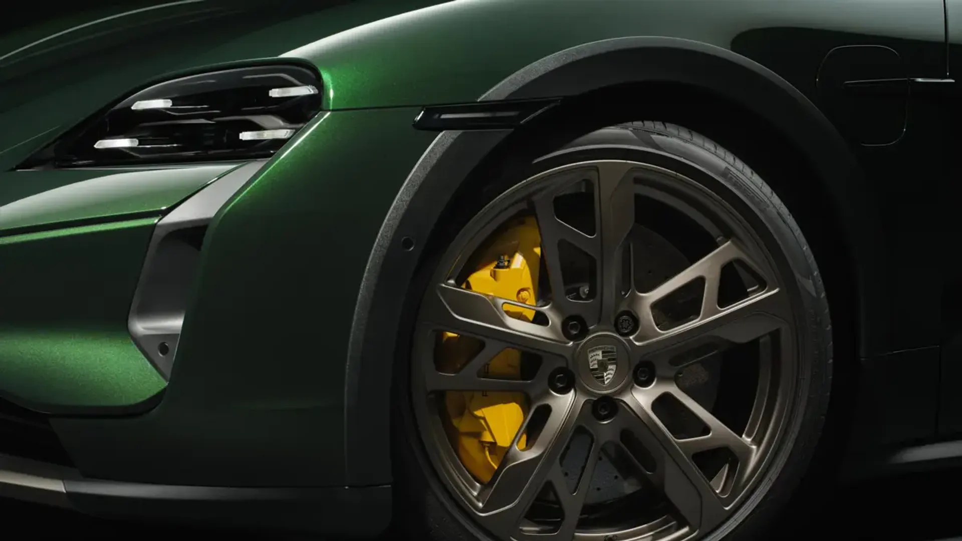 Elettronauti - Porsche Taycan Turbo S Cross Turismo - Cerchio