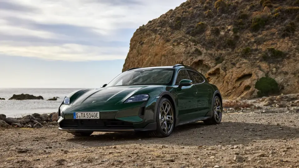 Elettronauti - Porsche Taycan Turbo Cross Turismo - Dark Green - Esterno - Vista anteriore a tre quarti