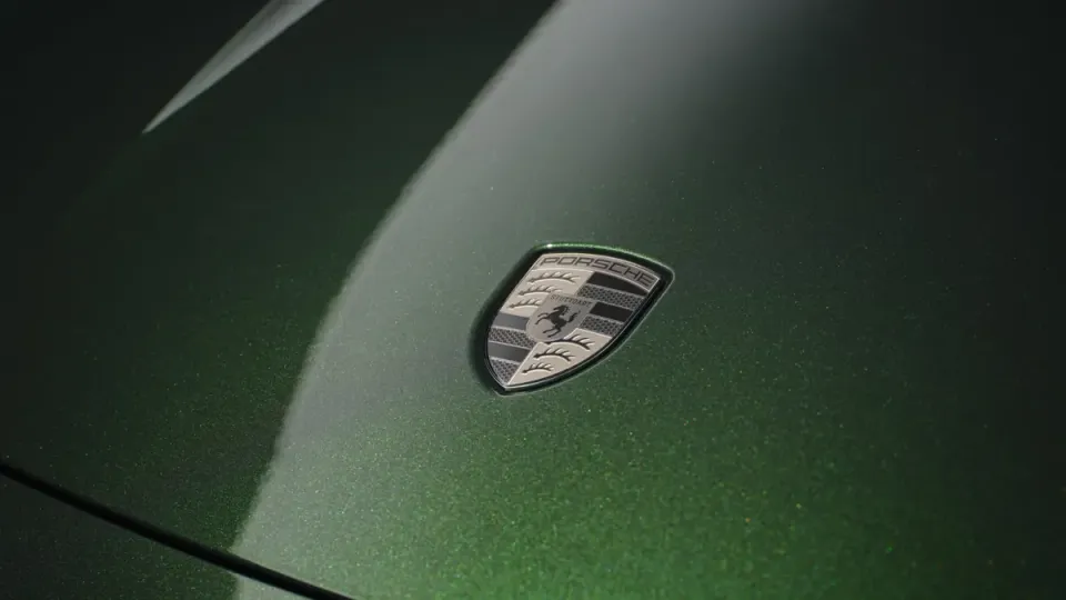 Elettronauti - Porsche Taycan Turbo Cross Turismo - Verde - Esterno - Vista anteriore a tre quarti