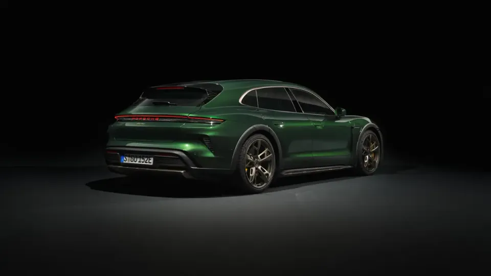 Elettronauti - Porsche Taycan Turbo Cross Turismo - Grigio - Esterno - Vista anteriore a tre quarti