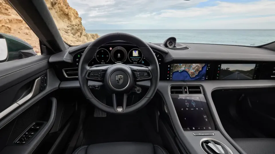 Elettronauti - Porsche Taycan Turbo Cross Turismo - Nero - Infotainment - Vista della plancia