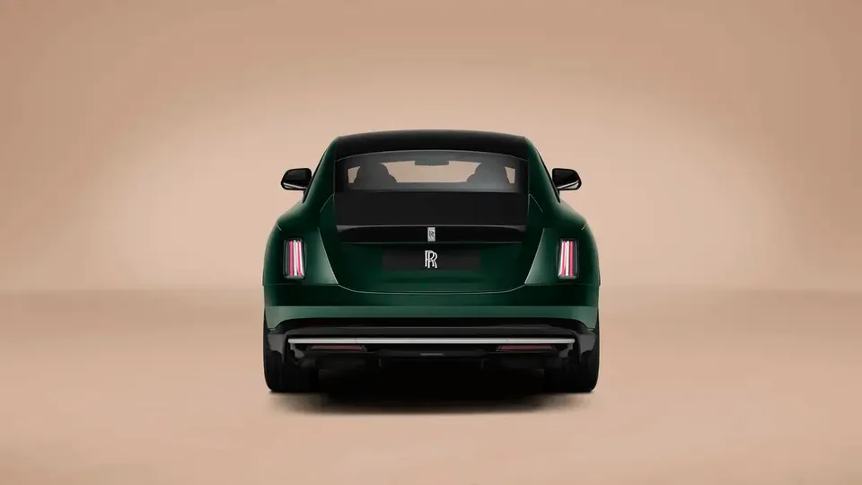 Elettronauti - Rolls-Royce Spectre Series II - Dark Red - Esterno - Vista anteriore a tre quarti