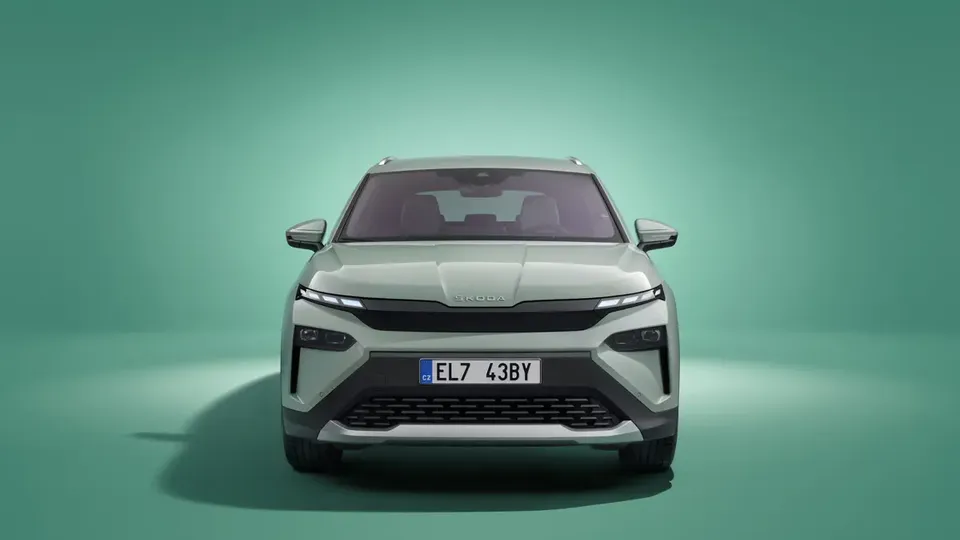 Elettronauti - Skoda Elroq 60 - Verde - Esterno - Vista anteriore a tre quarti