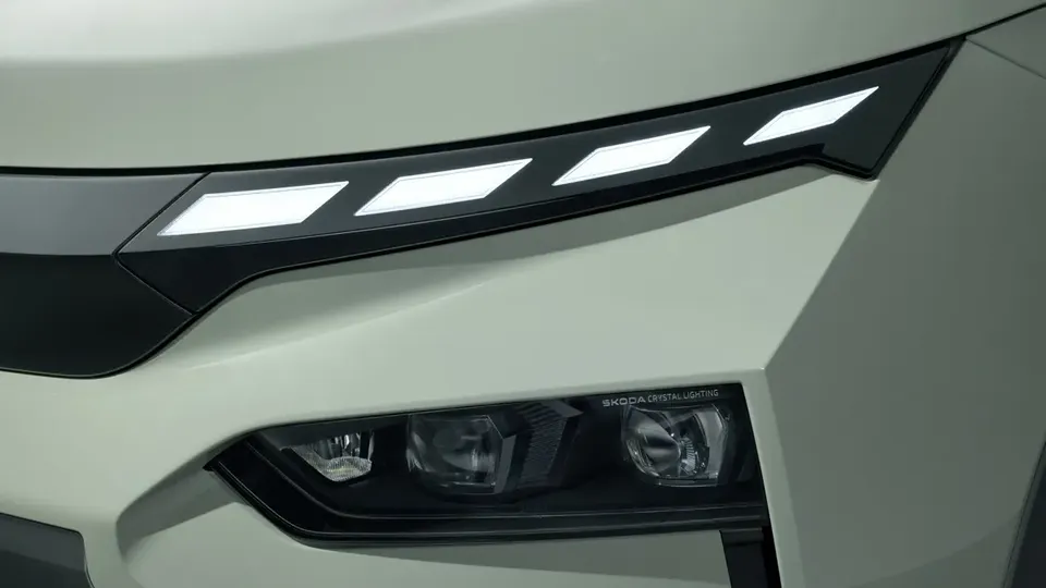 Elettronauti - Skoda Elroq 60 - Verde - Esterno - Vista anteriore a tre quarti