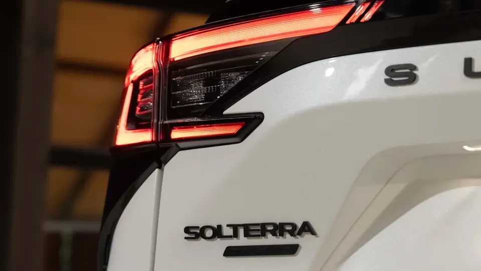 Elettronauti - Subaru Solterra AWD - Esterno - Vista posteriore