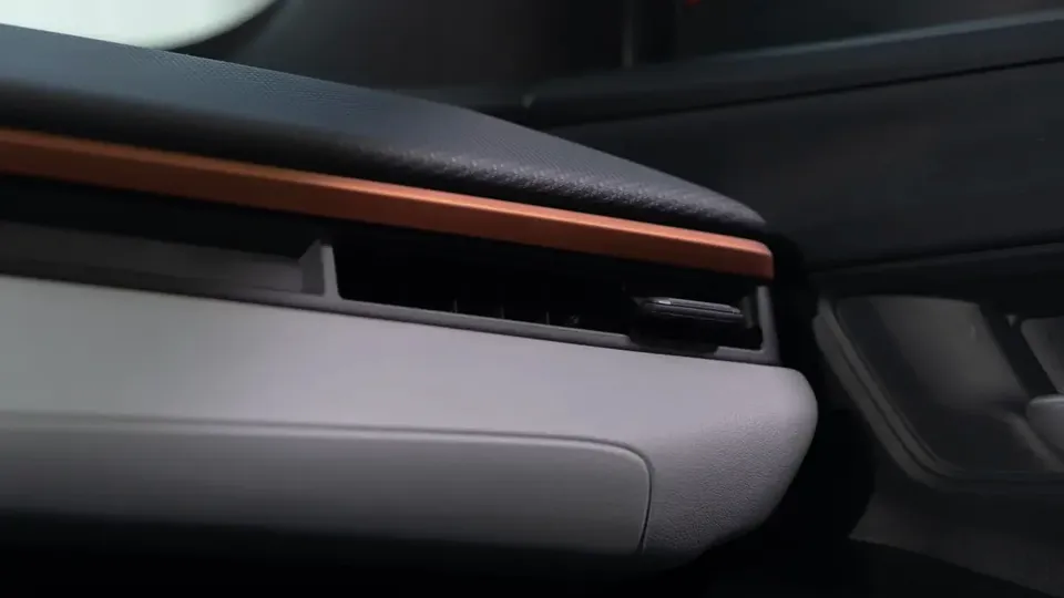 Elettronauti - Subaru Uncharted AWD 77 kWh - Copper - Esterno - Vista anteriore a tre quarti