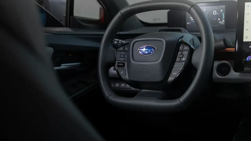 Elettronauti - Subaru Uncharted AWD 77 kWh - Interni - Vista della plancia