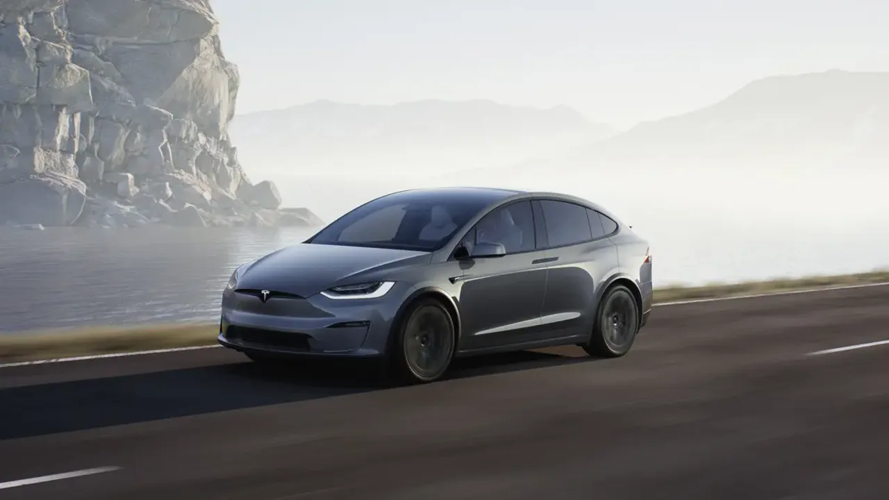 Elettronauti - Tesla Model X Model X Plaid - esterno