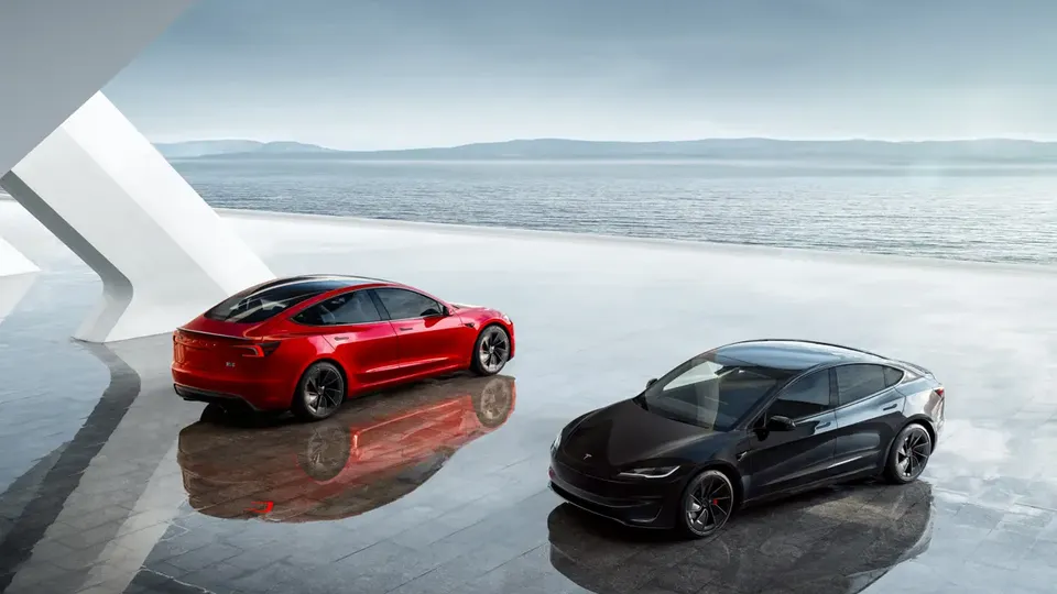 Elettronauti - Tesla Model 3 Performance - Rosso - Esterno - Vista anteriore a tre quarti