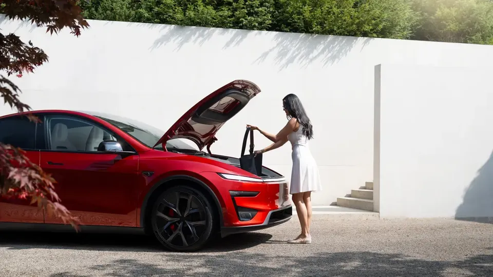 Elettronauti - Tesla Model Y Performance - Grigio - Vano di carico - Bagagliaio anteriore