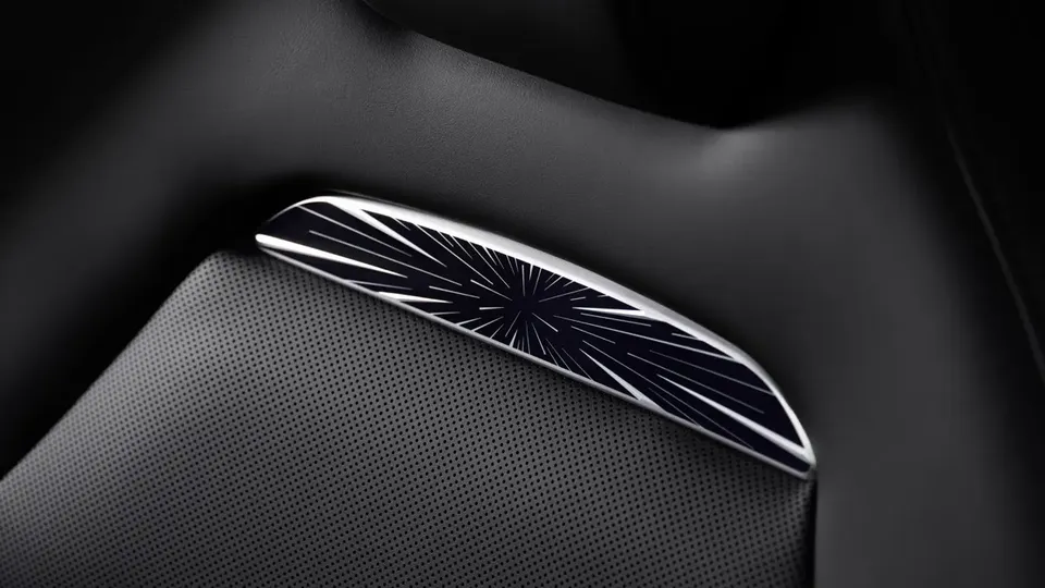 Elettronauti - Tesla Model Y Performance - Rosso - Esterno - Vista anteriore a tre quarti