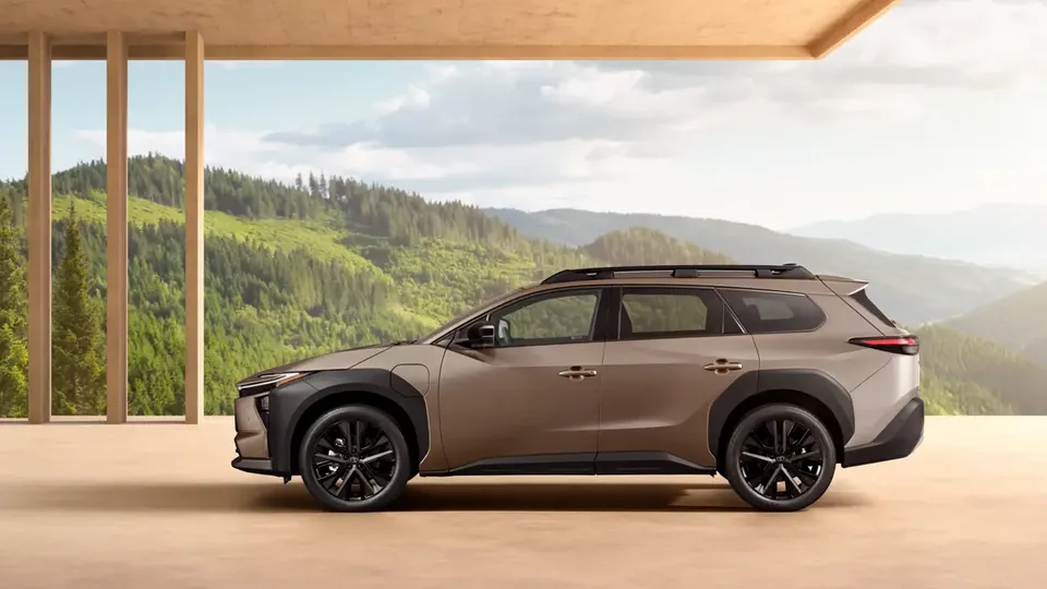 Elettronauti - Toyota bZ4X Touring AWD - Grigio - Esterno - Vista anteriore a tre quarti
