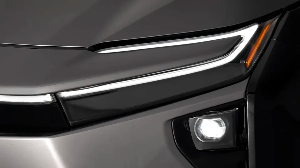 Elettronauti - Toyota bZ4x AWD - Grigio - Esterno - Vista anteriore a tre quarti