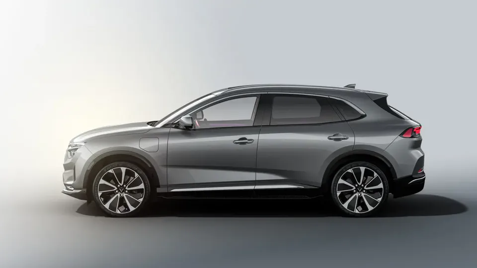 Elettronauti - SUV VinFast VF 8 grigio in vista laterale