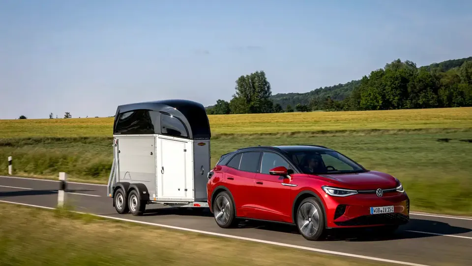 Elettronauti - Volkswagen ID.4 GTX 4MOTION - Rosso - Esterno - Vista anteriore a tre quarti