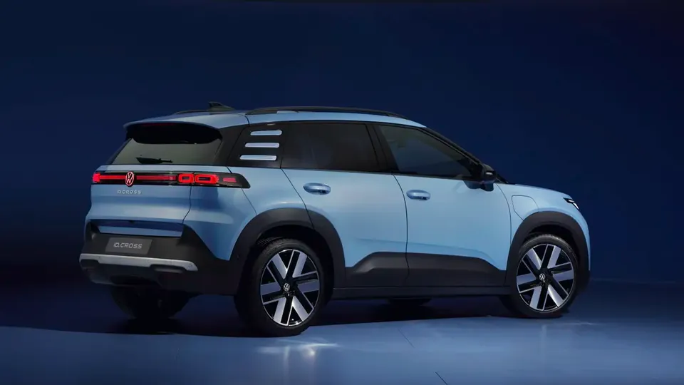 Elettronauti - Volkswagen ID. Cross Life - Blu - Esterno - Vista anteriore a tre quarti