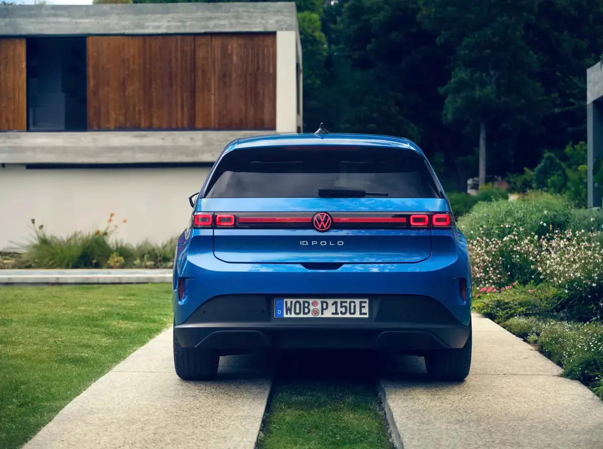 Elettronauti - Volkswagen ID. Polo 155 kW - Blu - Esterno - Vista anteriore a tre quarti