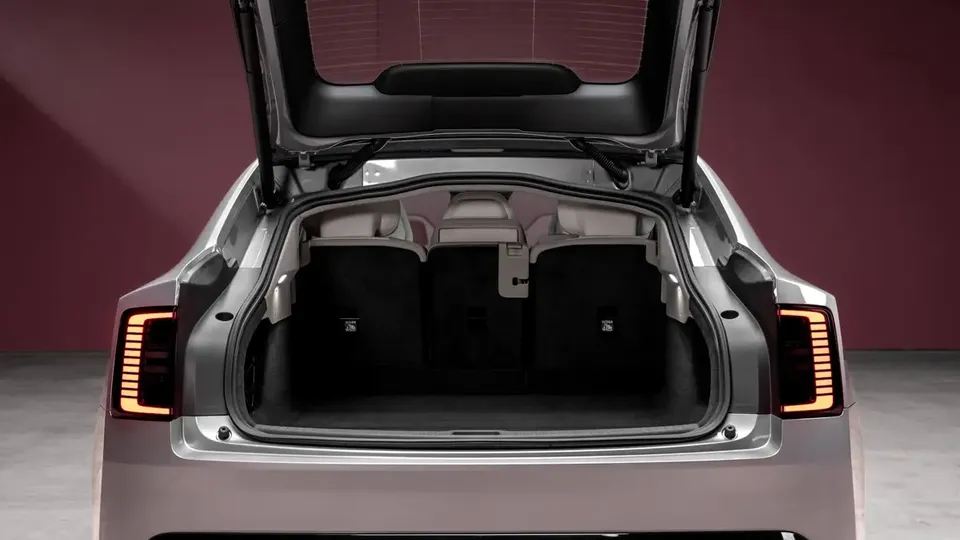 Elettronauti - Volvo ES90 Single Motor Extended Range - Argento - Vano di carico - Bagagliaio