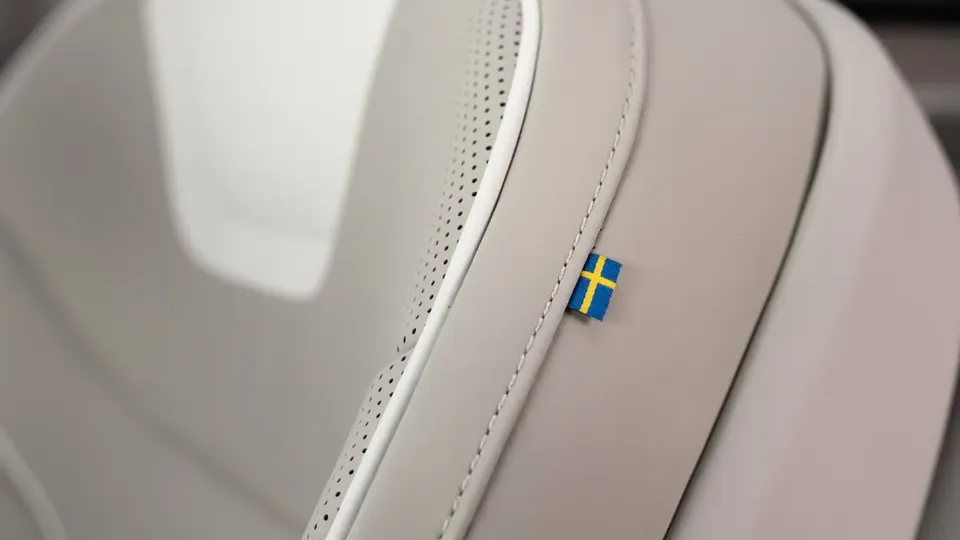 Elettronauti - Volvo ES90 Single Motor Extended Range - Nero - Esterno - Vista anteriore a tre quarti