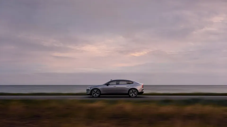 Elettronauti - Volvo ES90 Single Motor Extended Range - Grigio - Esterno - Vista anteriore a tre quarti