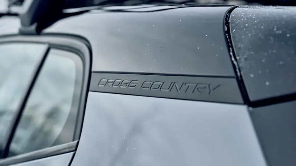 Elettronauti - Volvo EX30 Cross Country P5 Long Range - Copper - Esterno - Vista anteriore a tre quarti