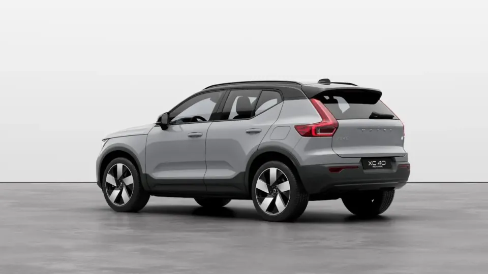 Elettronauti - Volvo EX40 Single Motor - Grigio - Esterno - Vista anteriore a tre quarti