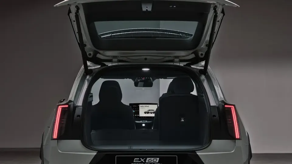 Elettronauti - Volvo EX60 P12 AWD - Vano di carico - Bagagliaio