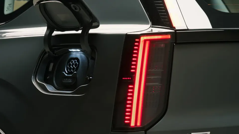 Elettronauti - Volvo EX60 P12 AWD - Presa di ricarica