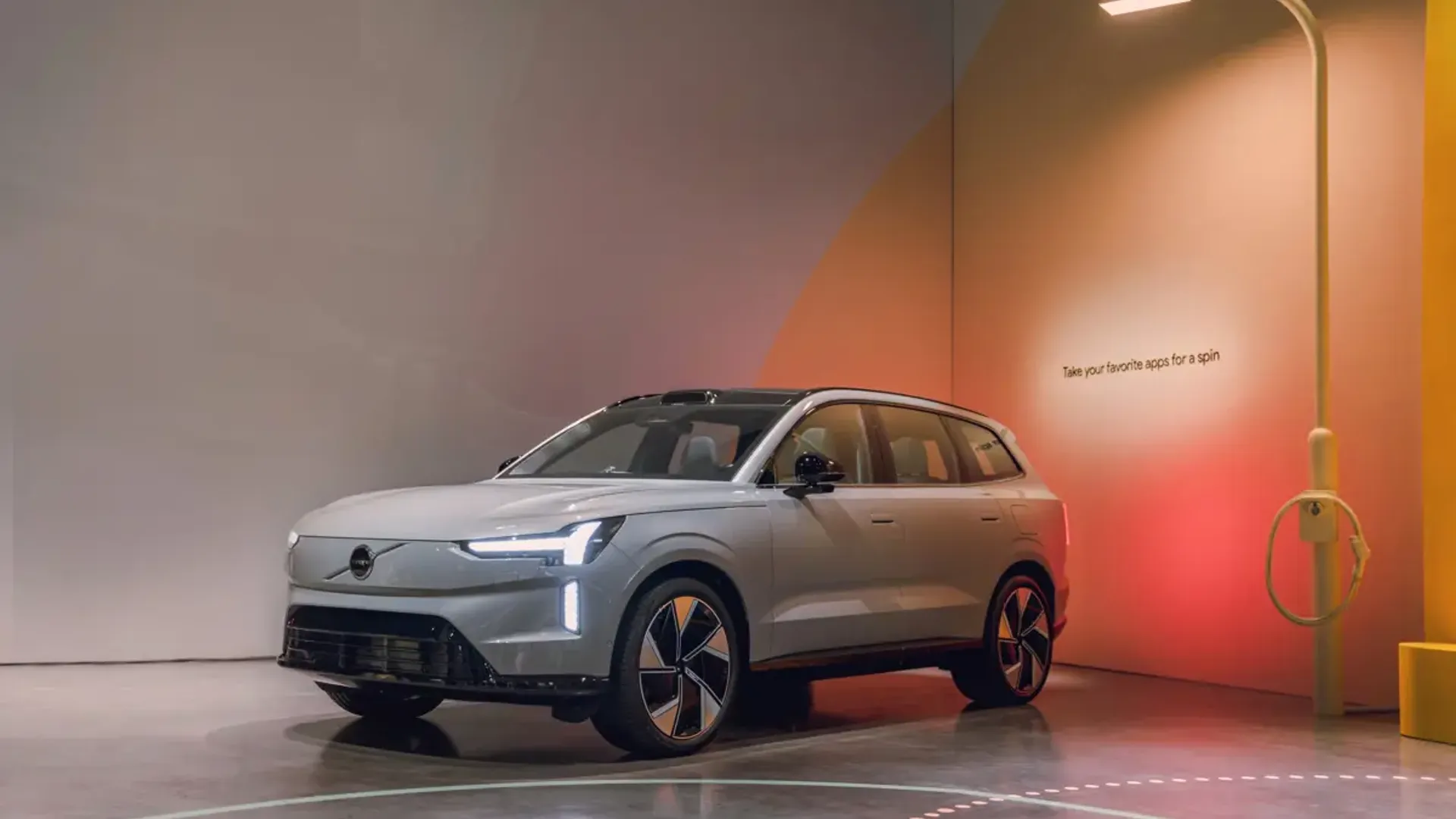 Elettronauti - Volvo EX90 Twin Motor - Bianco - Esterno - Vista anteriore a tre quarti