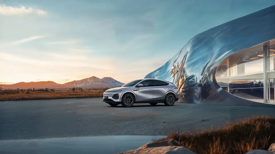 Elettronauti - XPENG G6 AWD Performance - Grigio - Esterno - Vista anteriore a tre quarti